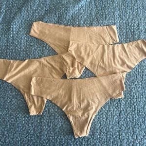 Commando Women's Butter Mid-Rise Thong 5 Pack
Size: M
[New]
Made in USA